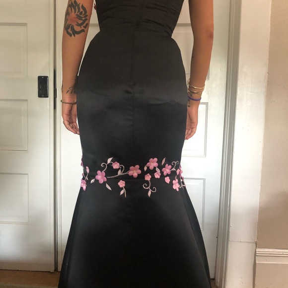 Formal gown - Picture 3 of 4